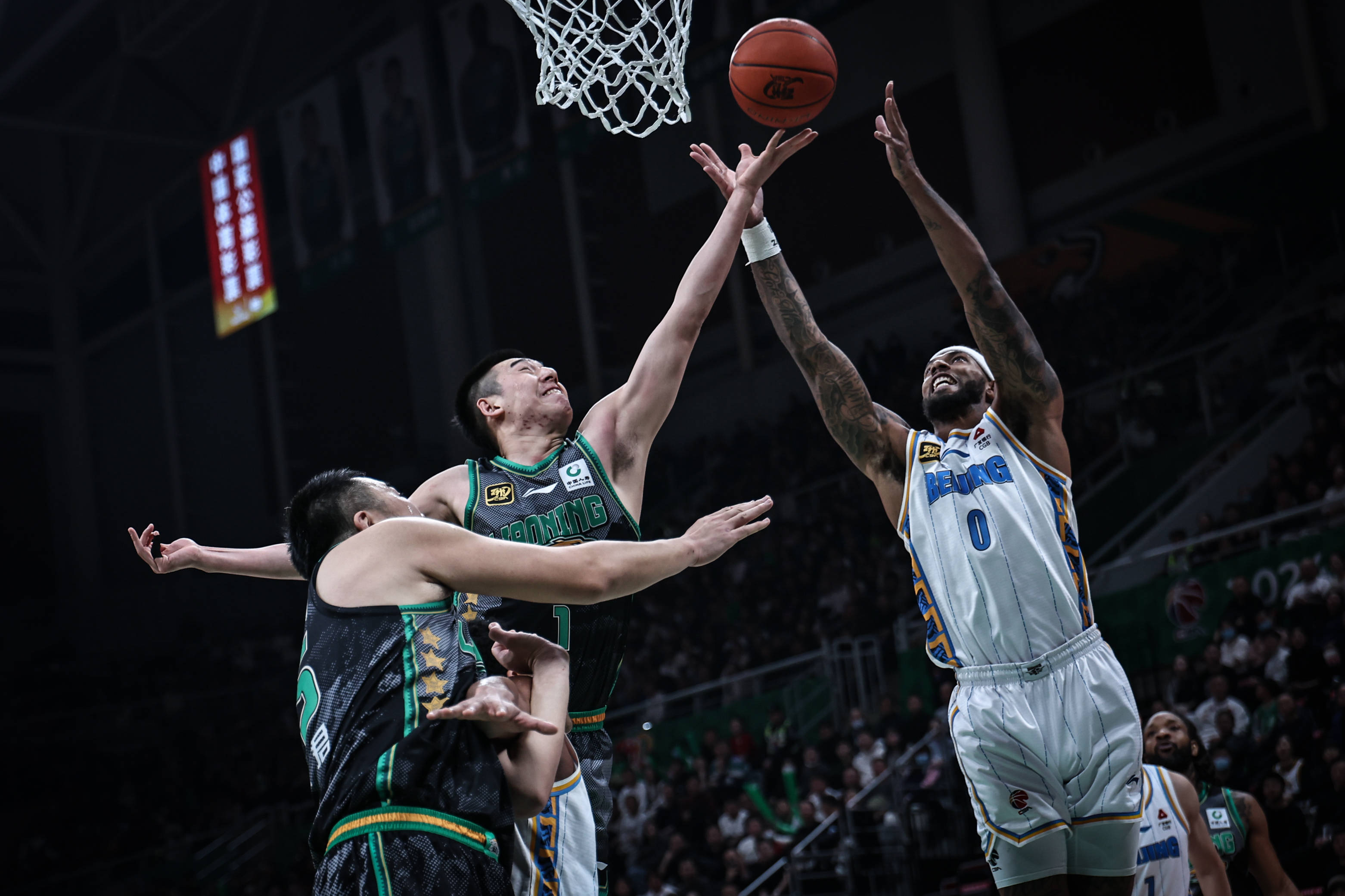 九游官网入口包含多特蒙德训练开放日，冲刺阶段手感冰凉引欢呼，CBA常规赛在即，年轻球员得到机会的词条